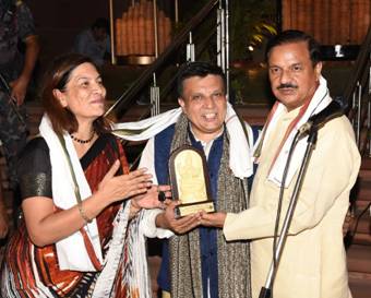 Dr. Mahesh Sharma Inaugurates exhibition titled Arth art for earth
